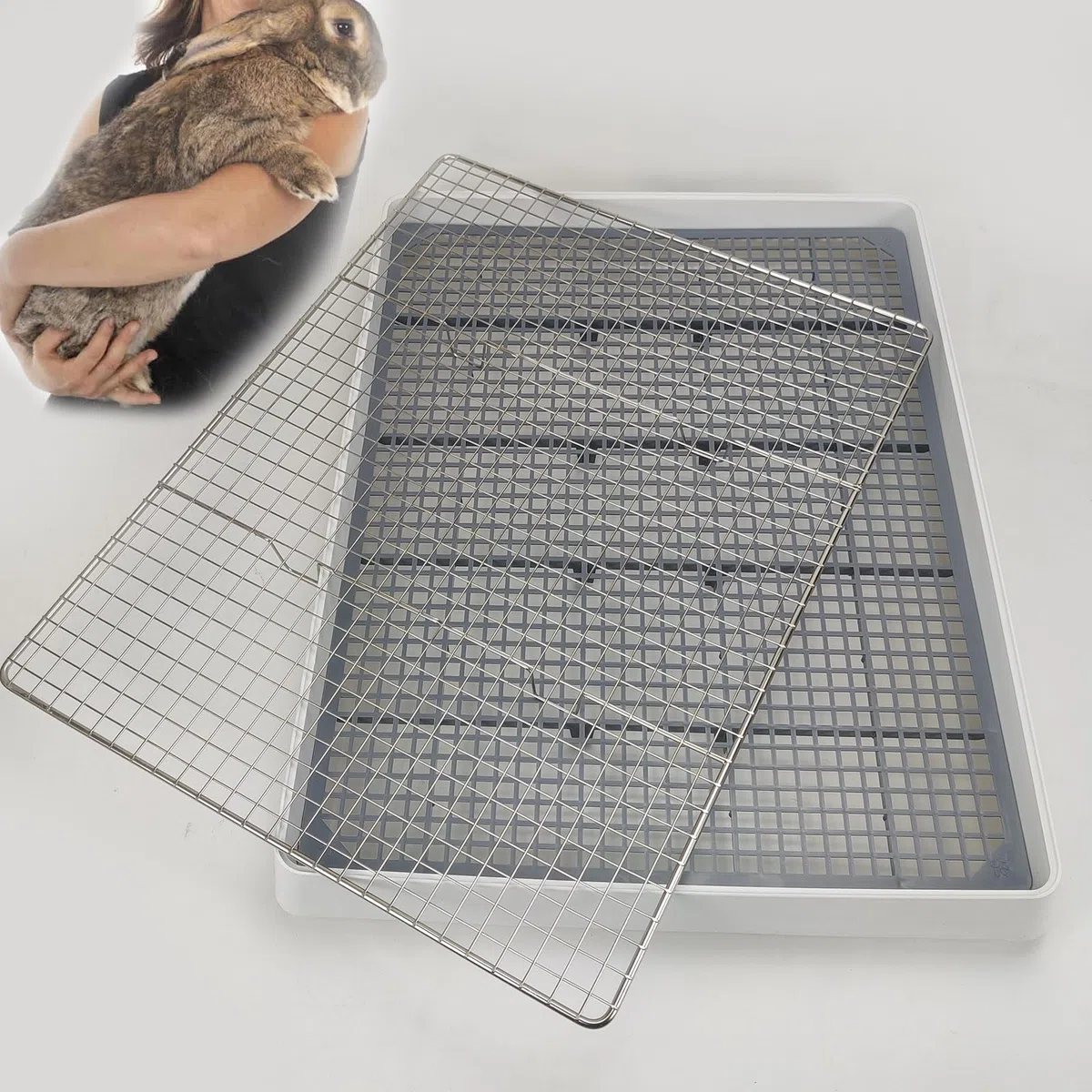 Oncpcare Caja de Arena para Conejo súper Grande de 22 x 18 Pulgadas con 2 Rejillas (Metal y plástico), Bandeja de Arena para Conejos, pequeños Animales para Adultos, Conejo Gigante Flamenco