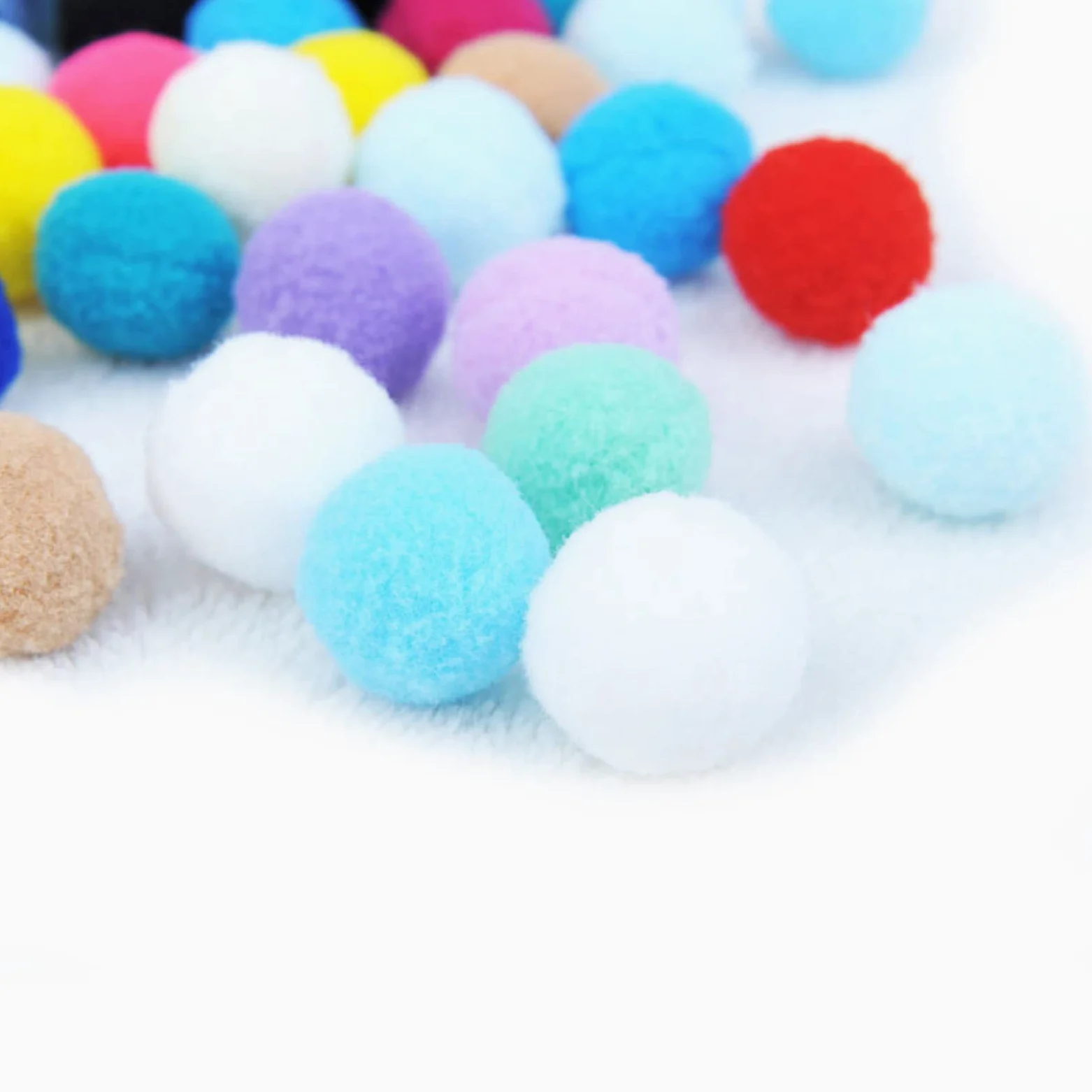 Juguetes para Gatos, Pelota de Peluche elástica for Gatos 2,5 cm, Juguete Interactivo Creativo y Colorido con pompón for Masticar, 100 Unidades