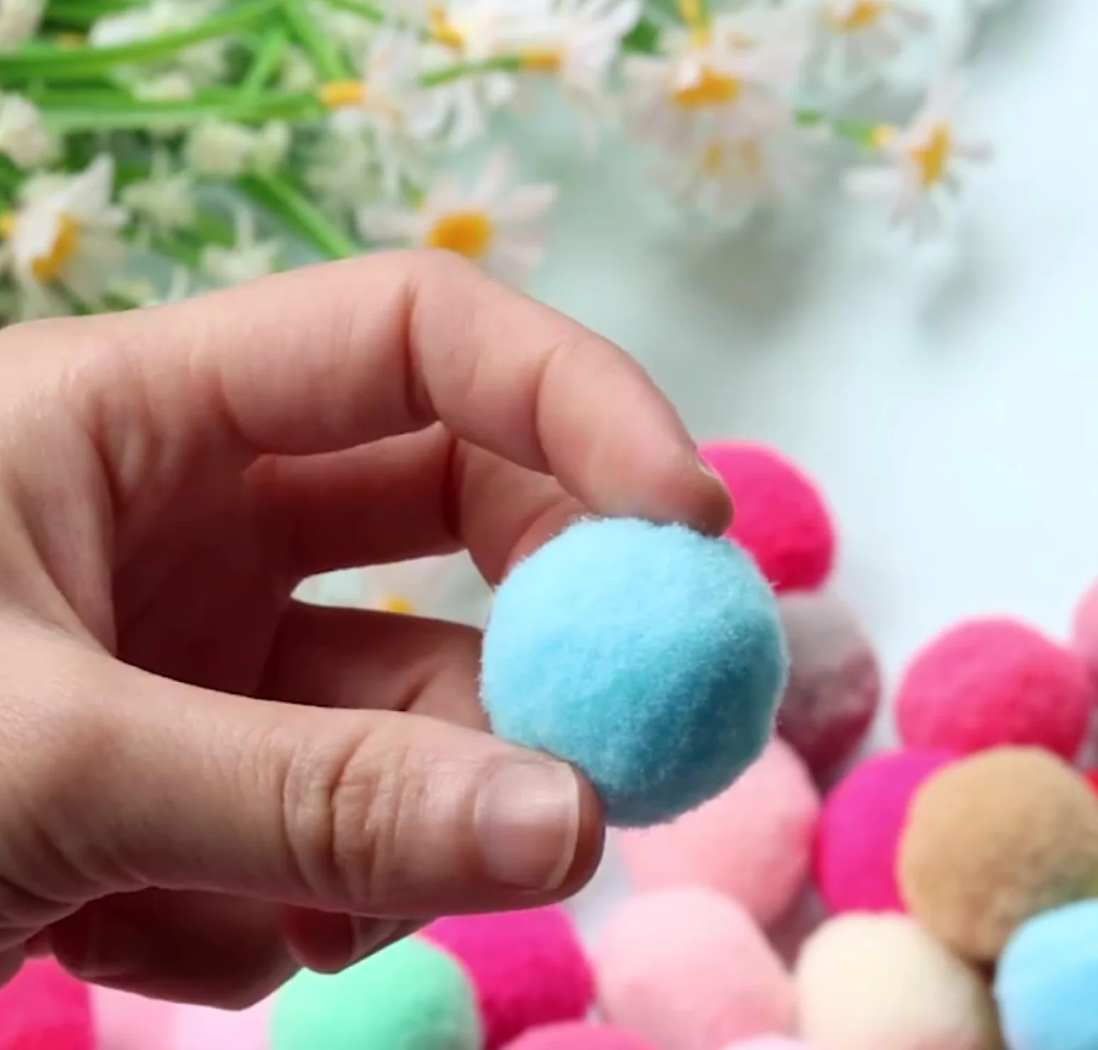 Juguetes para Gatos, Pelota de Peluche elástica for Gatos 2,5 cm, Juguete Interactivo Creativo y Colorido con pompón for Masticar, 100 Unidades