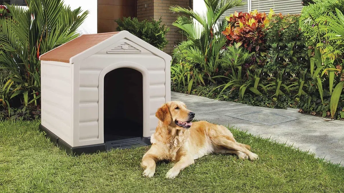 Caseta para perros de jardín exterior de resina talla grande beige con techo rojo L90xP92xH89 cm