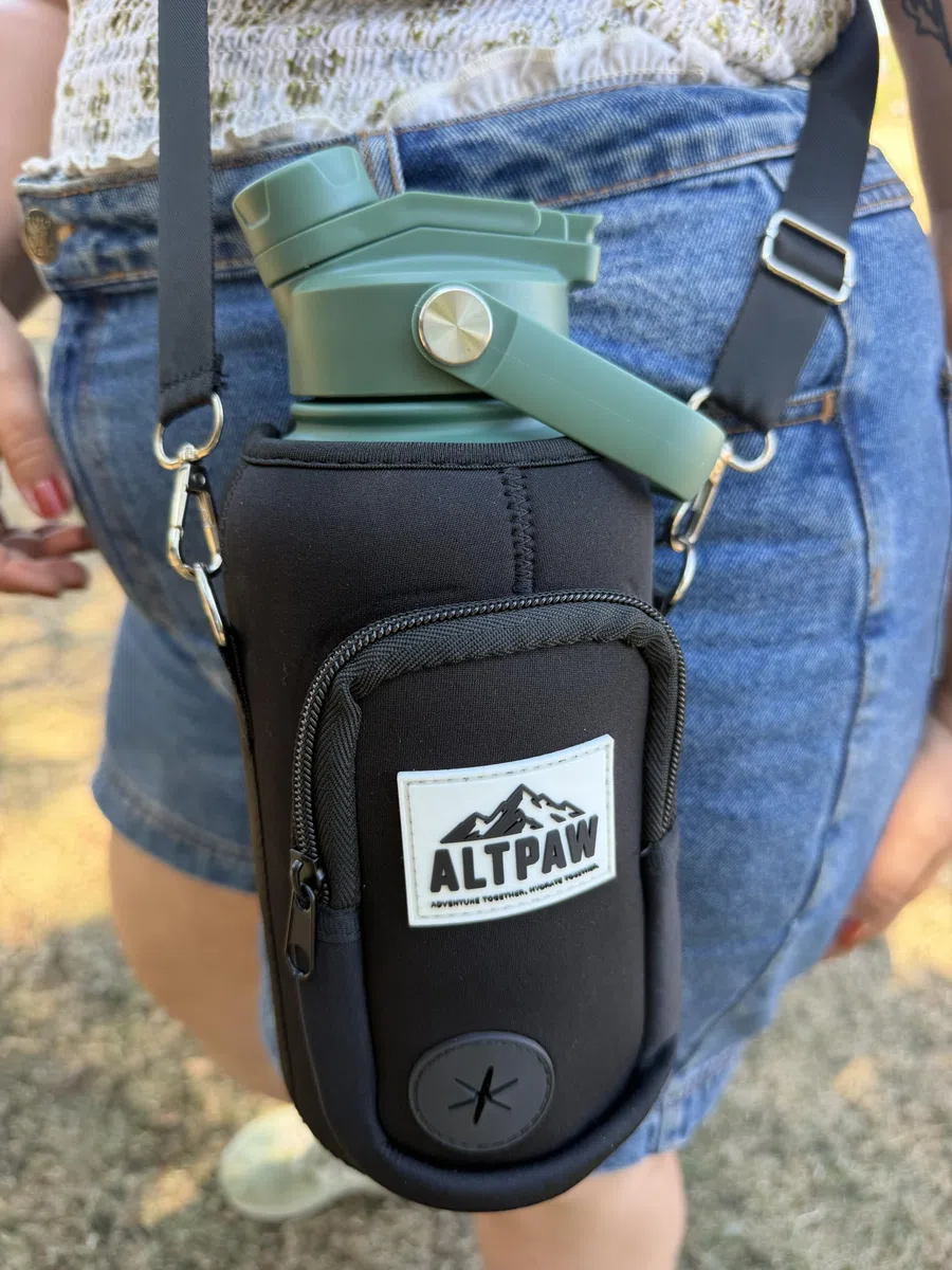 Botella de agua 3 en 1 aislada para pasear perros de 900 ml / 32oz con tapa de doble uso y 2 cuencos desmontables más bolsa de transporte, botella de viaje portátil, agua para perros, alimentos